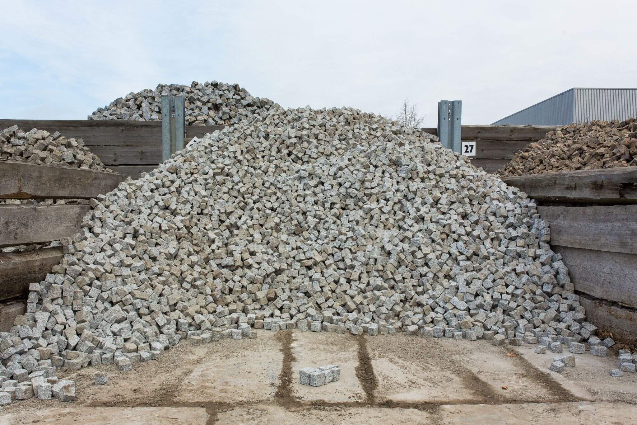 Neues Granit Mosaikpflaster Feinkorn 4-6 cm hellgrau Detail 3