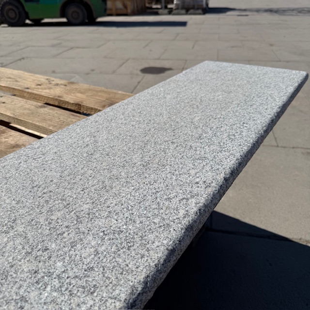 Granit Poolplatte Daba 122x35x3 cm hellgrau Granit Poolplatte Daba 122x35x3 cm hellgrau