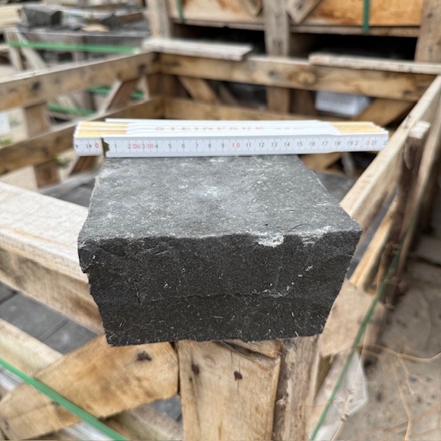 Basalt Großpflaster Mekong Black 15x15x8 cm anthrazit-schwarz Basalt Großpflaster Mekong Black 15x15x8 cm anthrazit-schwarz