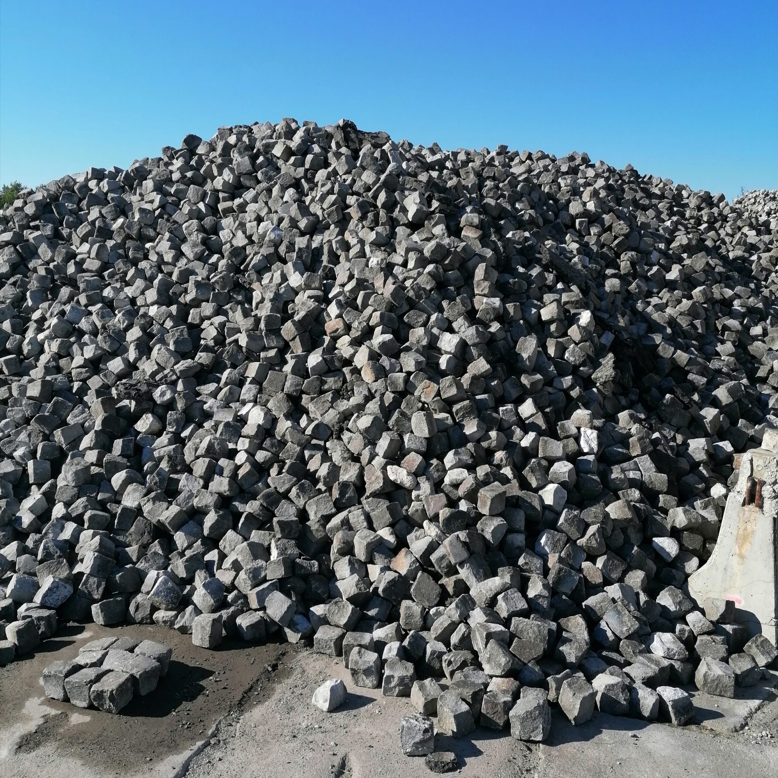 Gebrauchtes Porphyr Kleinpflaster 8-12 cm unregelmäßig Detail 4