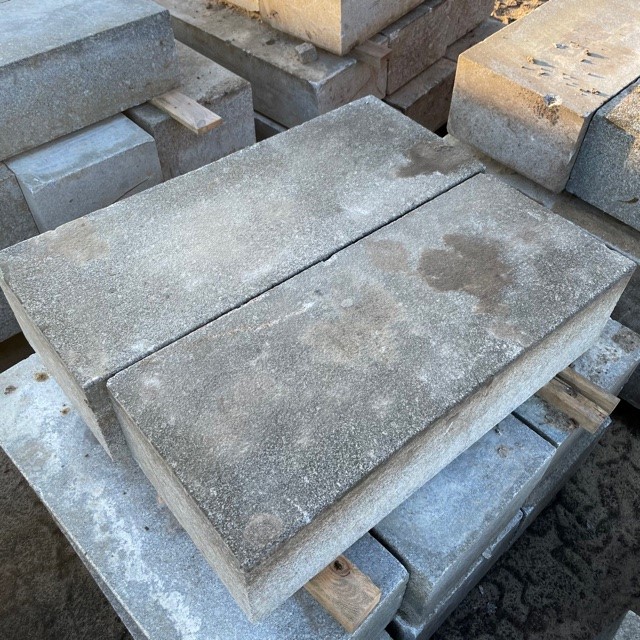 Historische Blockstufe gebraucht Historische Blockstufe gebraucht