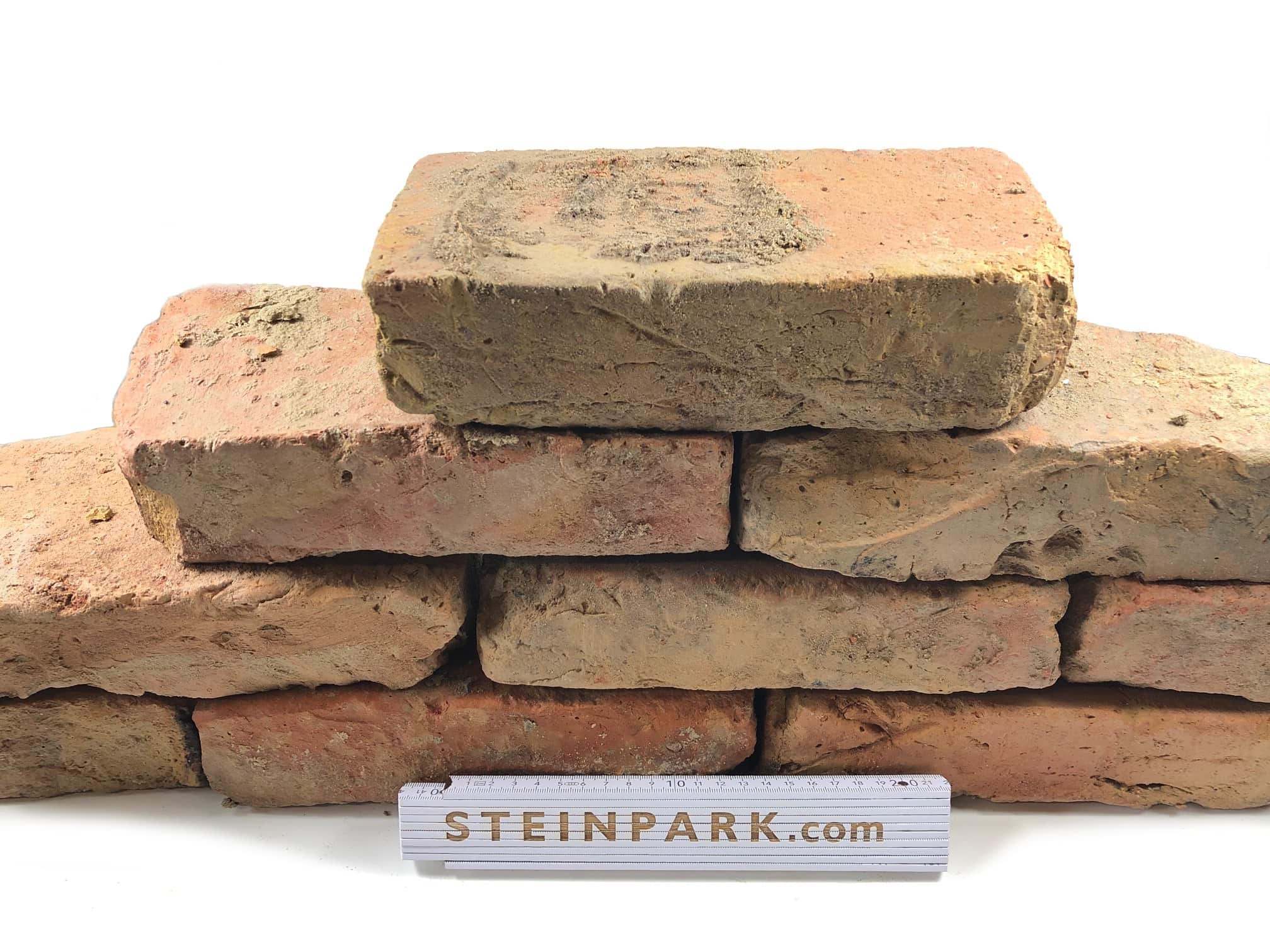 Gebrauchte Ziegelsteine im Reichsformat bunt Gebrauchte Ziegelsteine im Reichsformat bunt