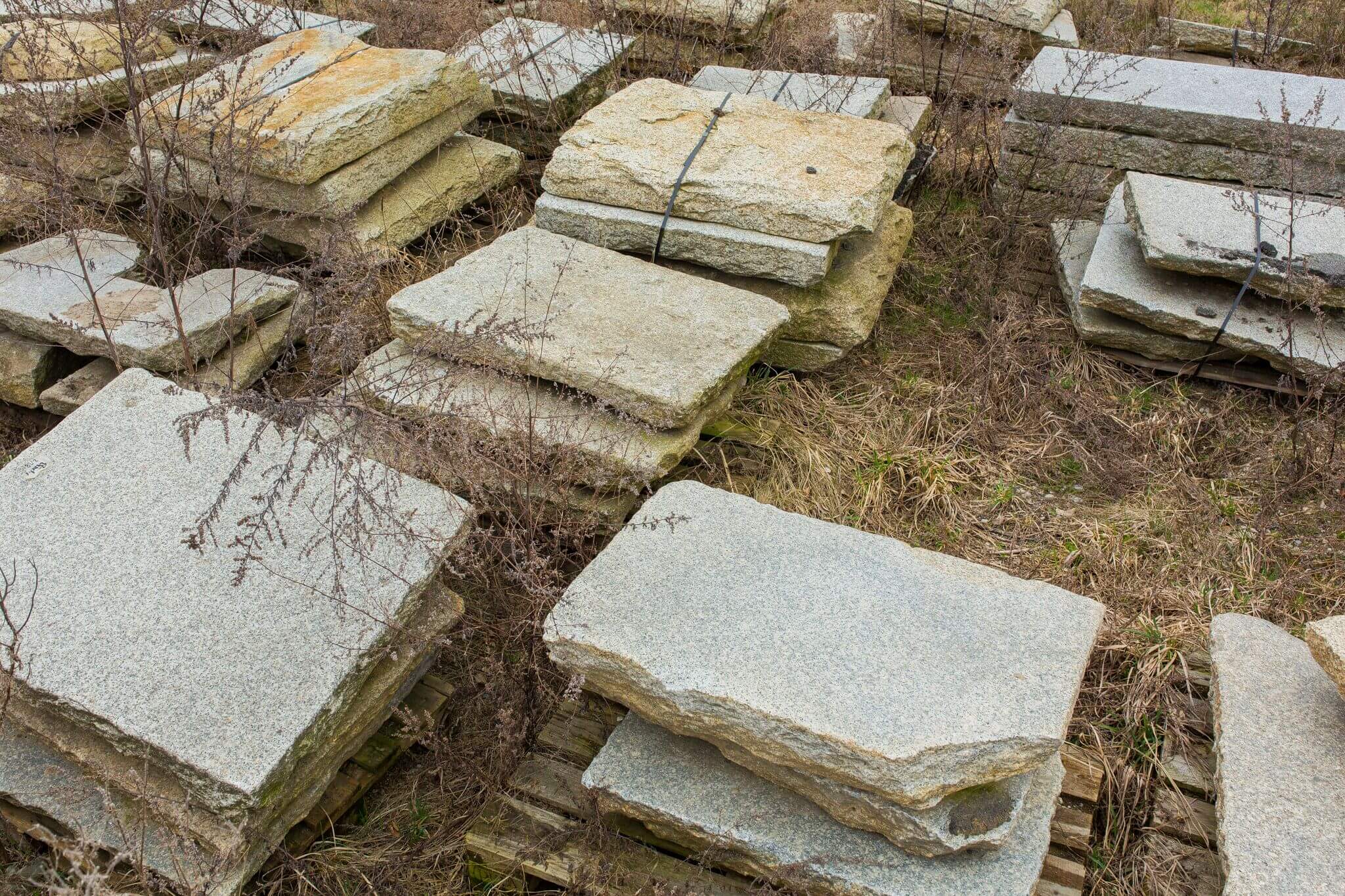 Charlottenburger Granit Krustenplatte gebraucht Detail 2