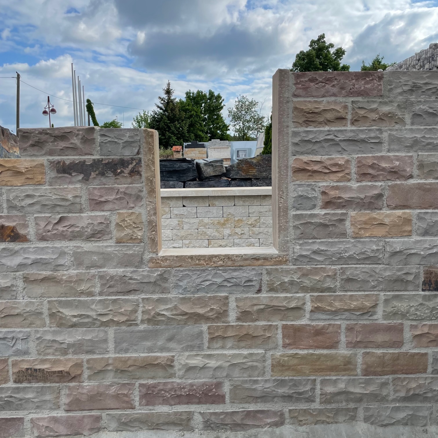 Quarz-Sandstein Mauerstein Toskana 14-16x20x30-50 cm gelblich-rötlich-beige-bunt Detail 3