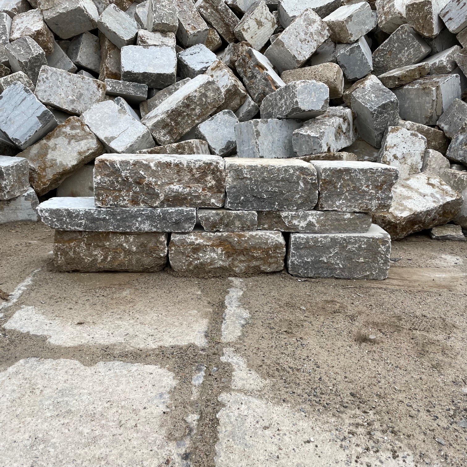 Muschelkalk Mauerwerk 8-25x15-25x20-60 cm Lagerfugen gesägt Muschelkalk Mauerwerk 8-25x15-25x20-60 cm Lagerfugen gesägt