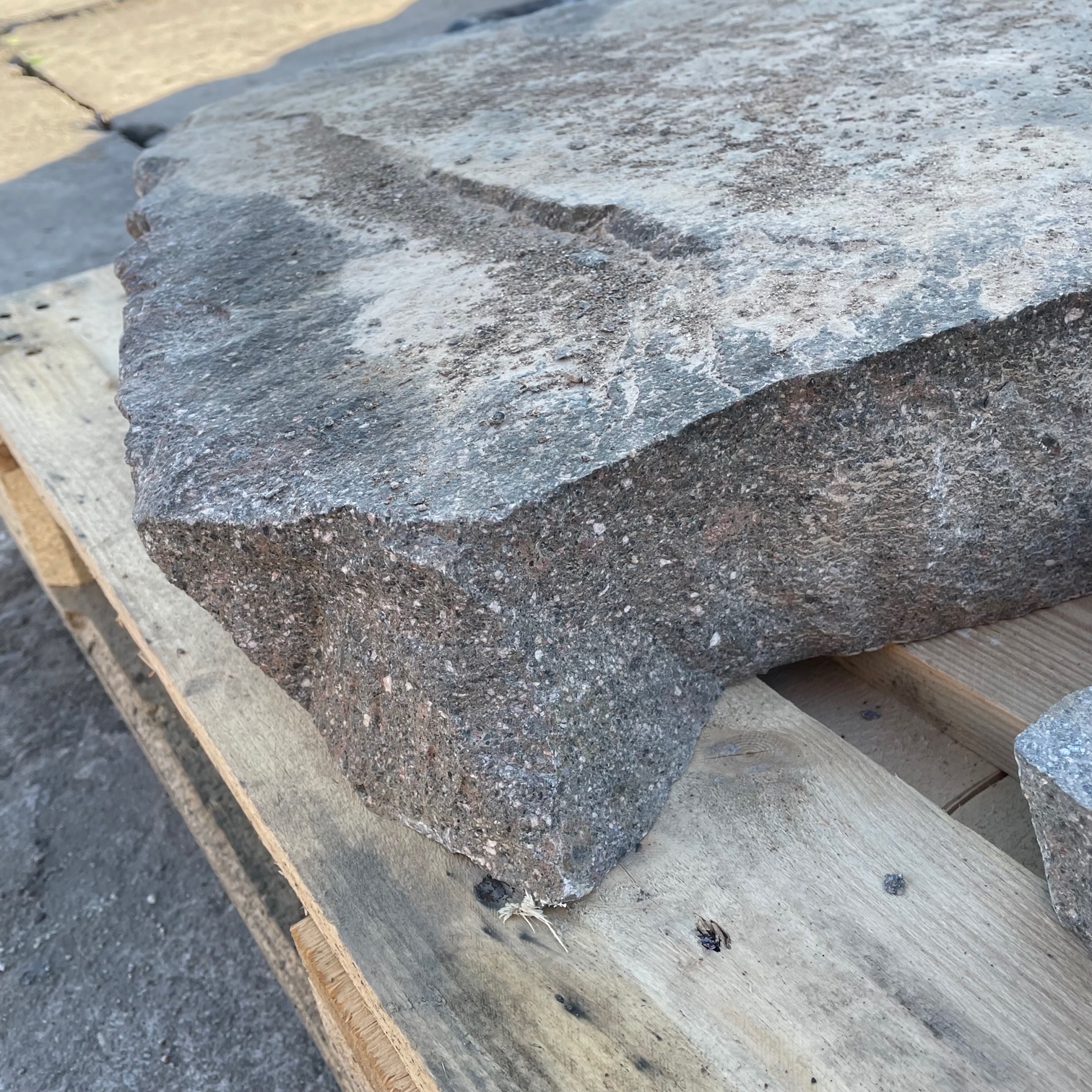 Porphyr Polygonalplatte Trient Big rot-braun-bunt Detail 1