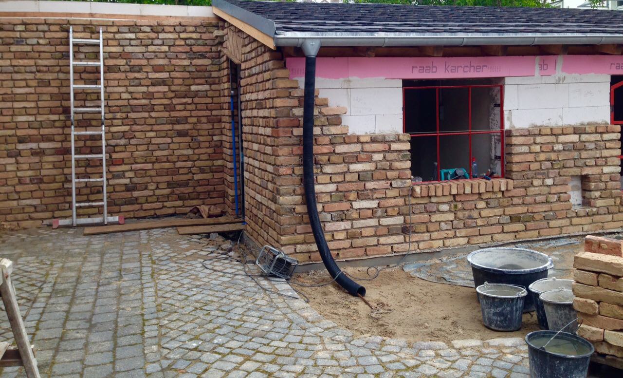 Gebrauchte Ziegelsteine im Reichsformat bunt Detail 6