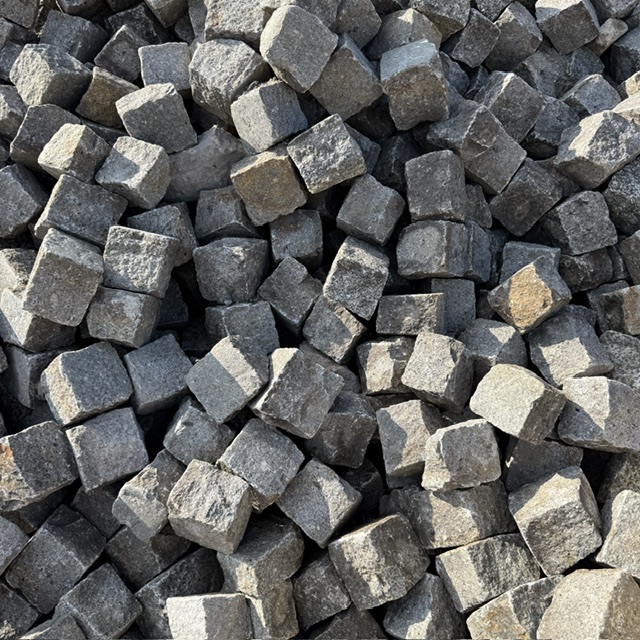 Gebrauchtes Granit Kleinpflaster 8-11 cm überwiegend grau Gebrauchtes Granit Kleinpflaster 8-11 cm überwiegend grau