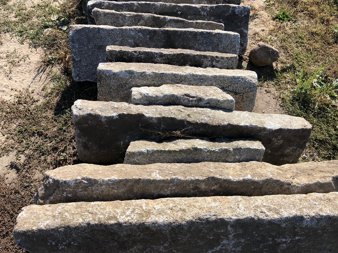 Gebrauchter Granit Bordstein gespalten Detail 6