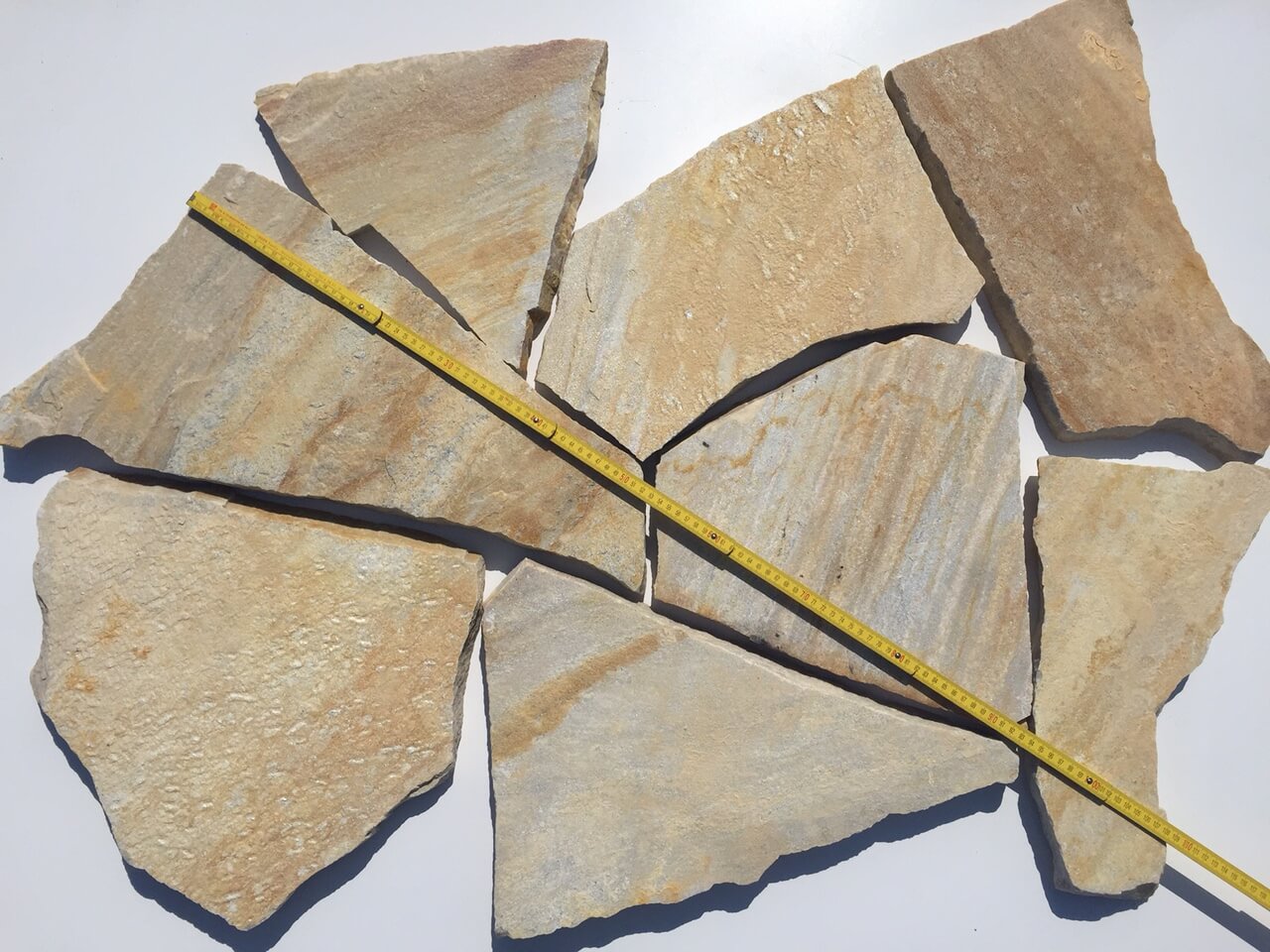 Quarzit Polygonalplatte gelblich unregelmäßig gebrochen Detail 3