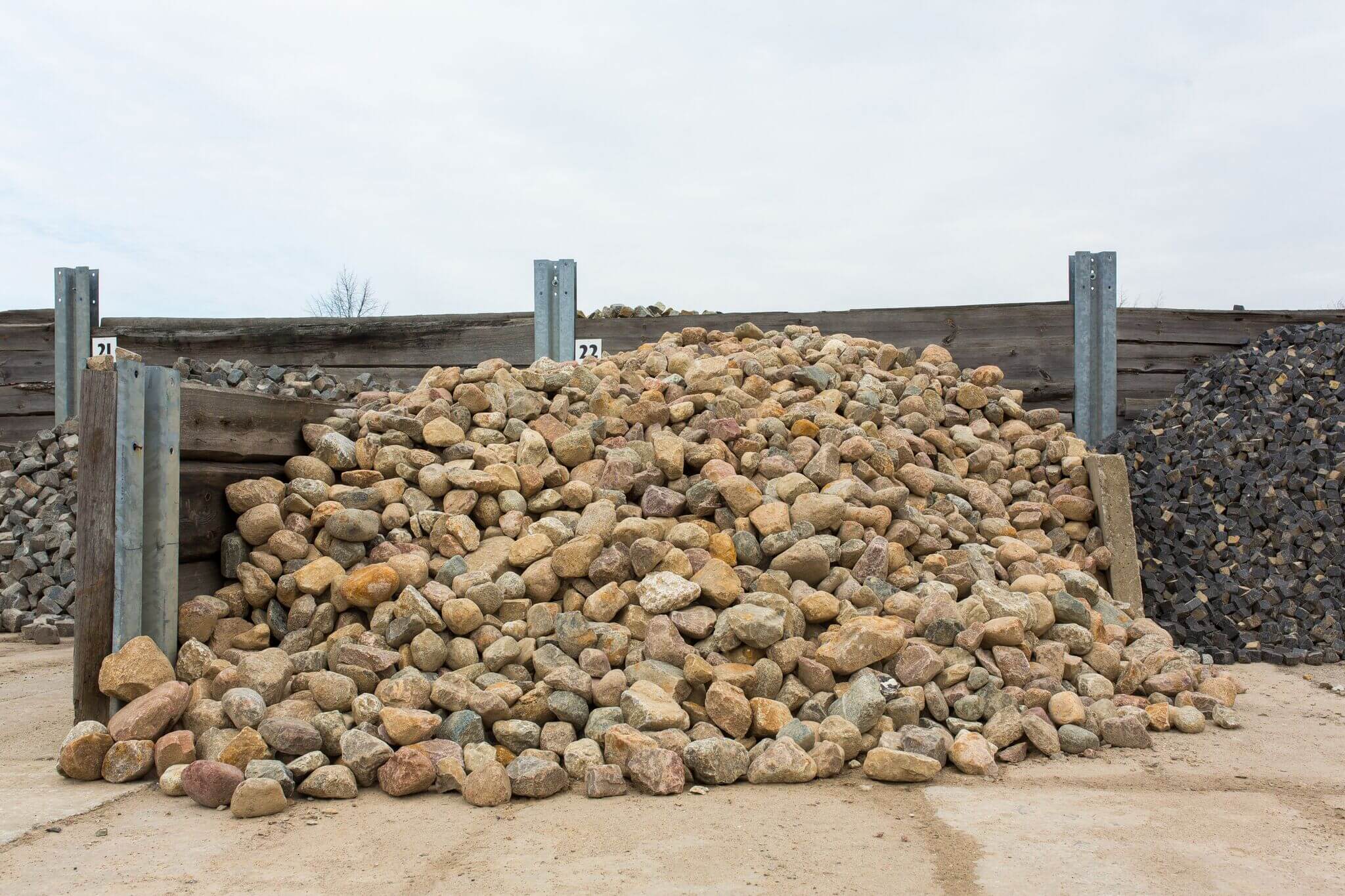 Granit Lesesteine 100-500 mm meist natürlich gerundet Detail 2