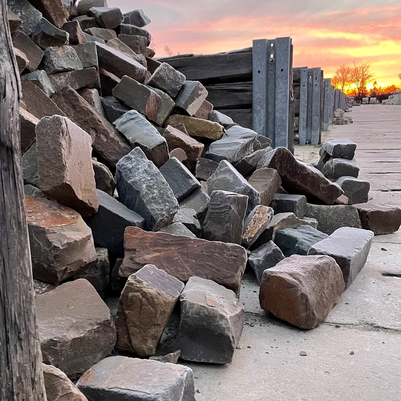 Grauwacke Mauerwerk 6-20x15-20xfreie Längen maschinengespalten Grauwacke Mauerwerk 6-20x15-20xfreie Längen maschinengespalten