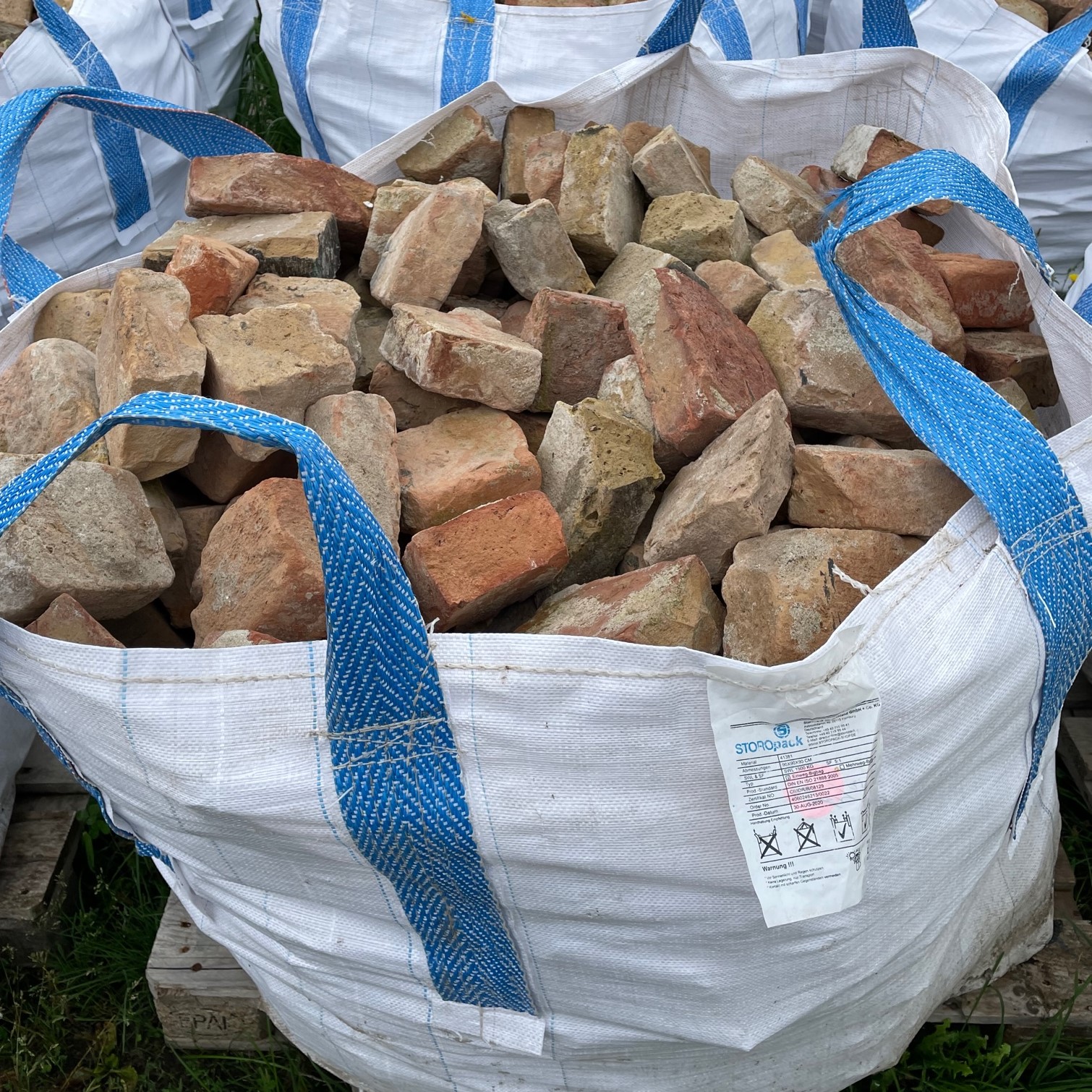 Gebrauchte Ziegelsteine im Reichsformat bunt (halbe & dreiviertel) Detail 3