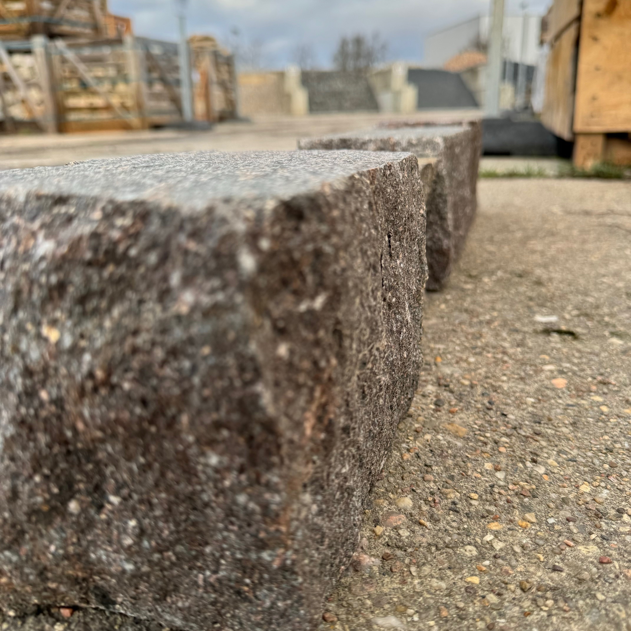 Porphyr Strecker Trient 15-40x12x10-15 cm rot-braun-bunt Detail 3