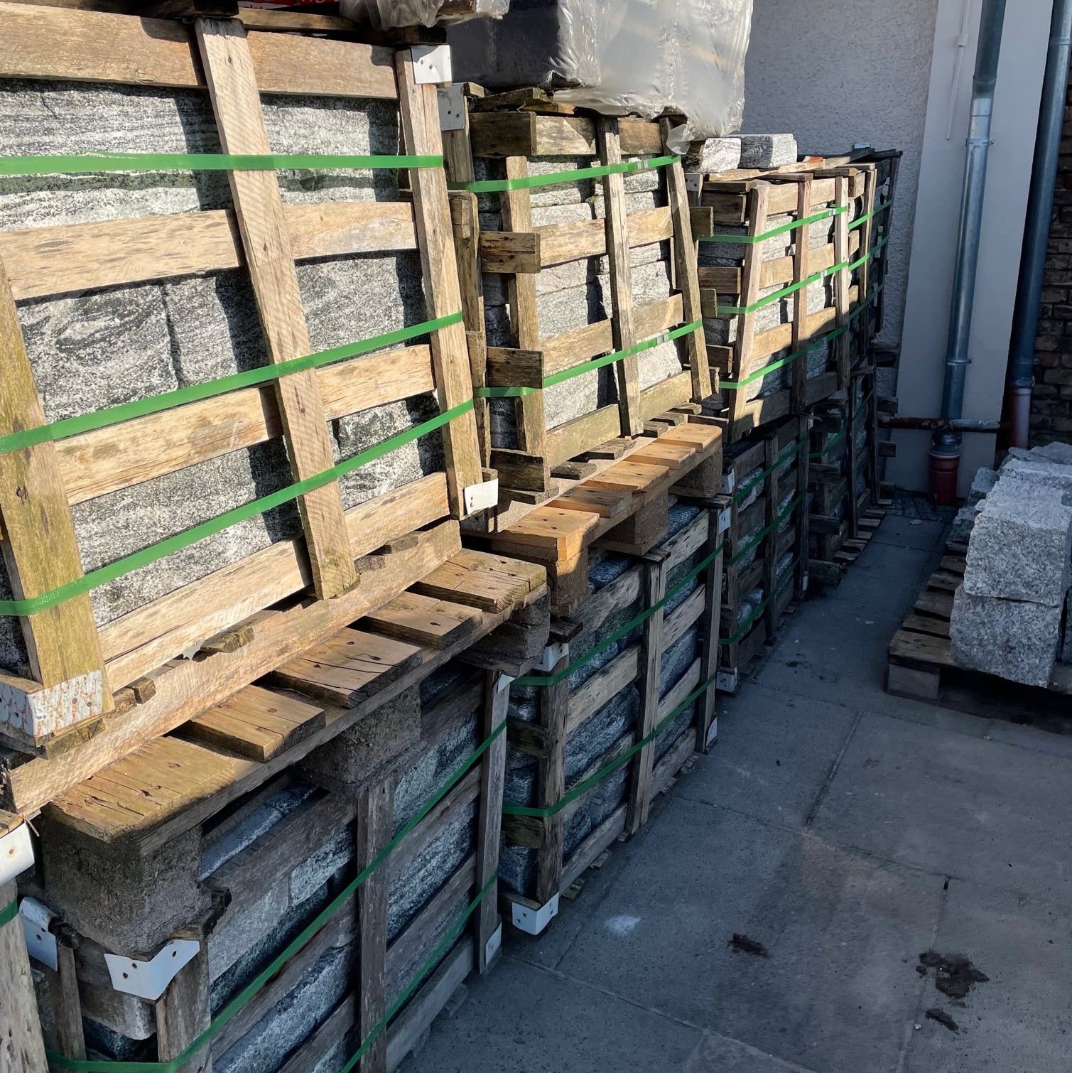 Gneis Klostermauerstein Himalaya 15x15x25-50cm, silbergrau-liniert RESTPOSTEN Detail 2