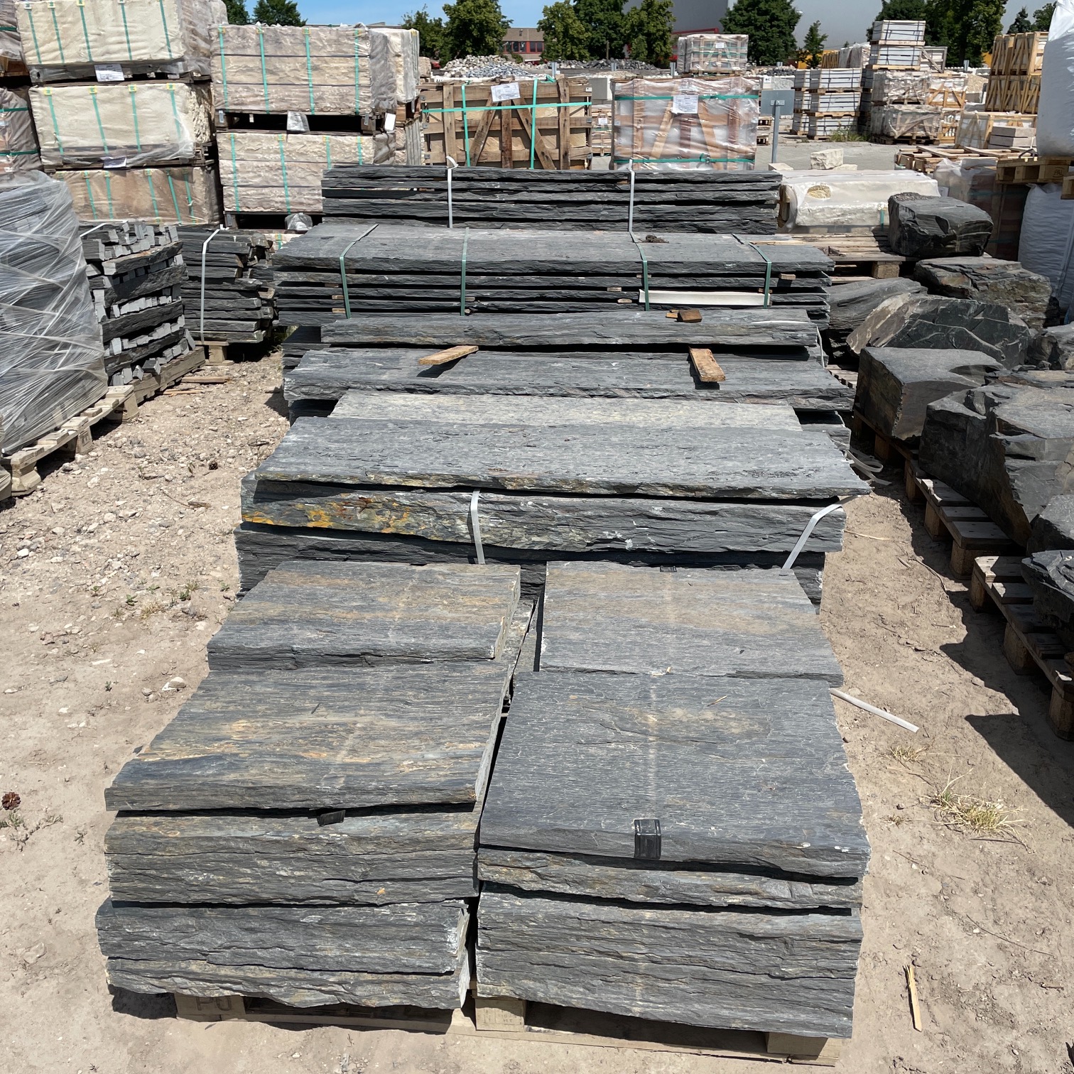 Schiefer Sichtschutzstele 4-10x40-50x150 cm spaltrau Detail 4