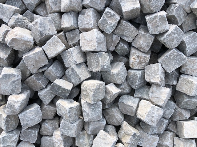 Neues Bernburger Kleinpflaster 8-11 cm gespalten Detail 3