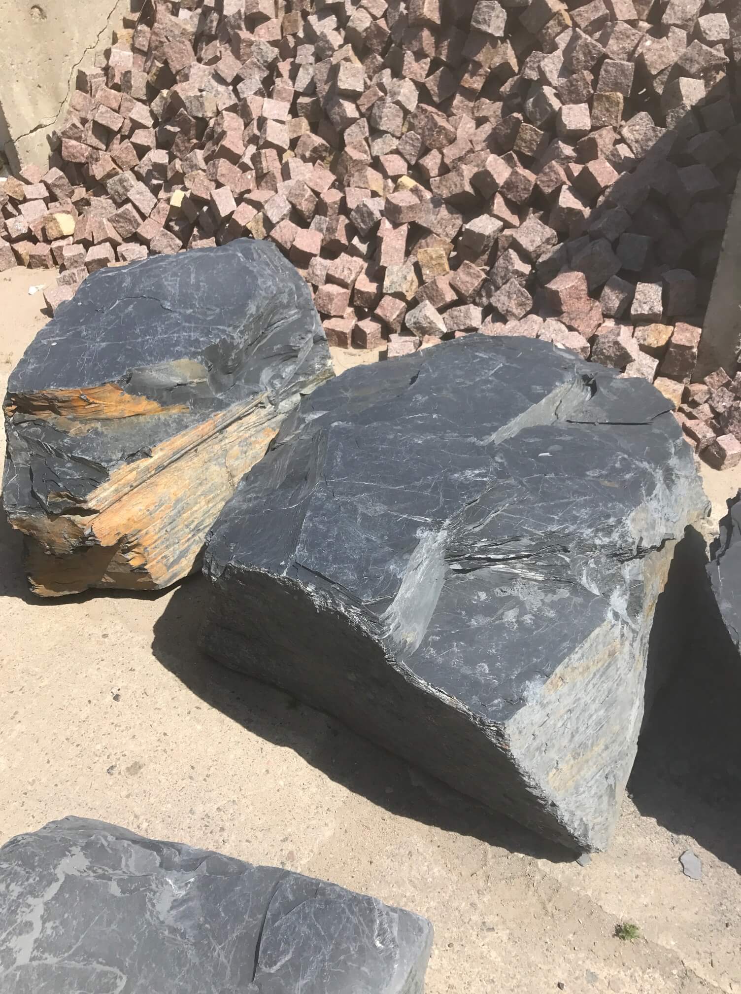 Schiefer Zierfindling naturbelassen und unbearbeitet