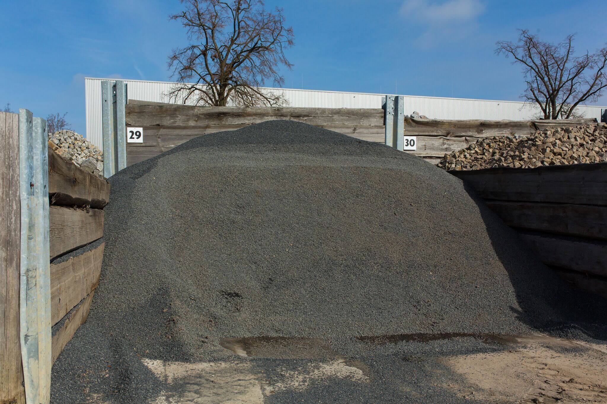 Basalt Verlegesplitt 2-5 mm anthrazit Detail 1