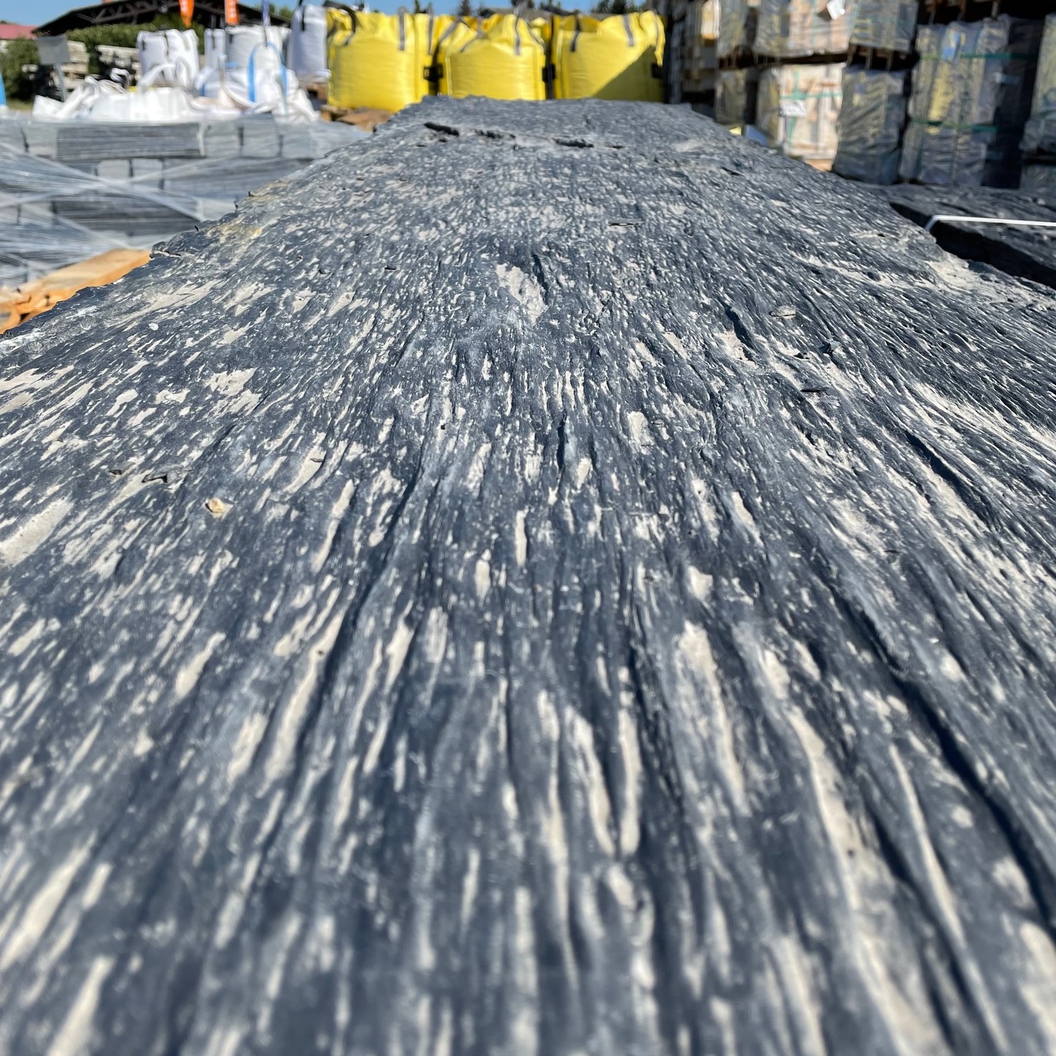 Schiefer Sichtschutzstele 4-10x40-50x150 cm spaltrau Detail 3