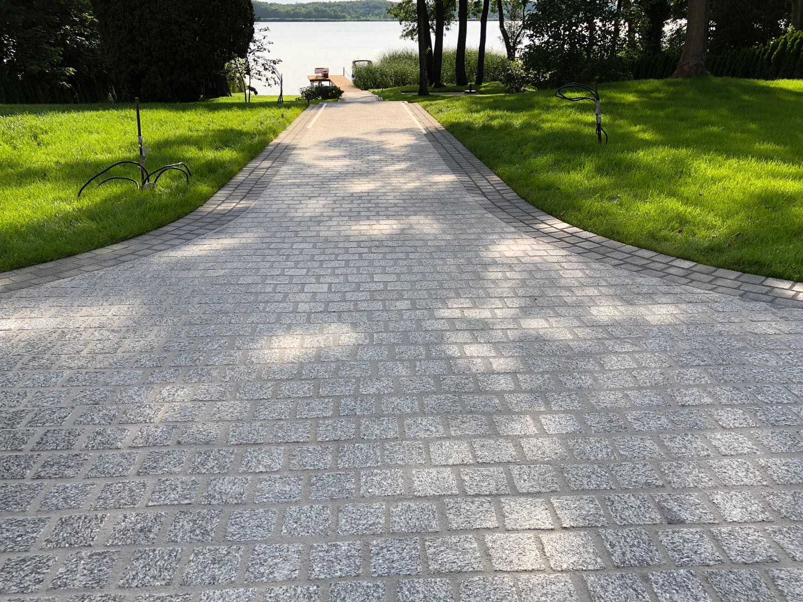 Granit Edelkleinpflaster 10x10x8 cm dunkelgrau Detail 1