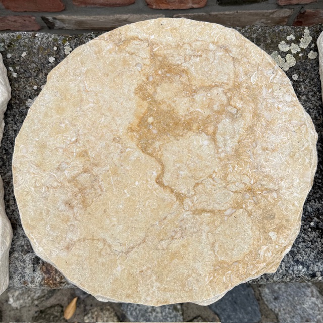 Kalkstein Trittplatte Catrina 25-40 cm