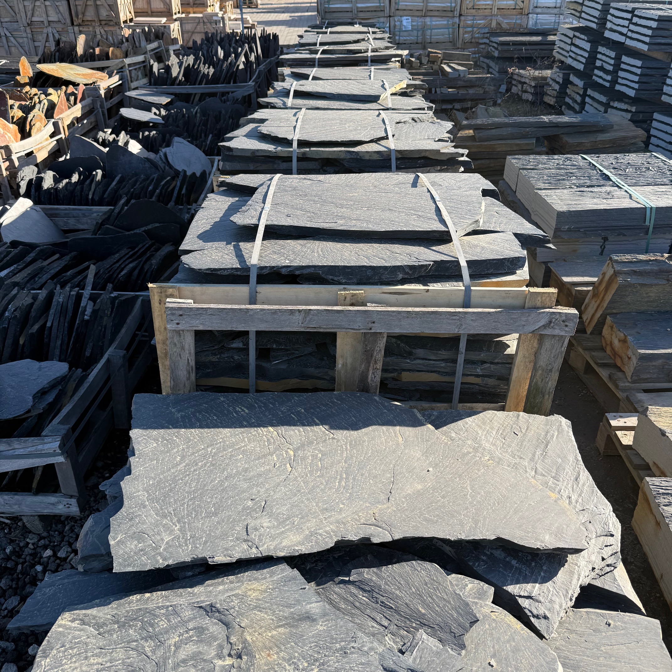 Schiefer Polygonalplatten anthrazit unregelmäßig gebrochen Schiefer Polygonalplatten anthrazit unregelmäßig gebrochen