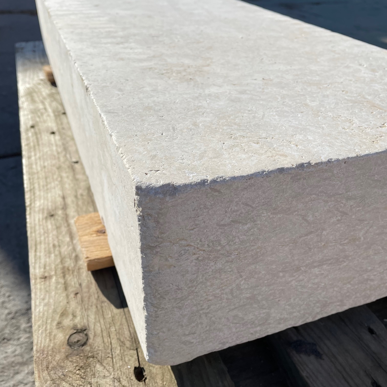 Kalkstein Blockstufe Catrina 15x35x100 cm gelb-beige Detail 3