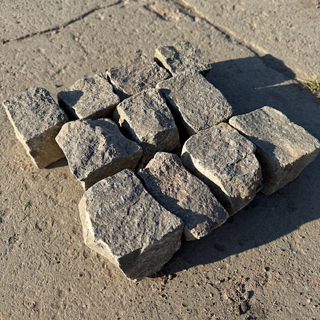 Neues Bernburger Mosaikpflaster 4-6 cm grau Detail 3