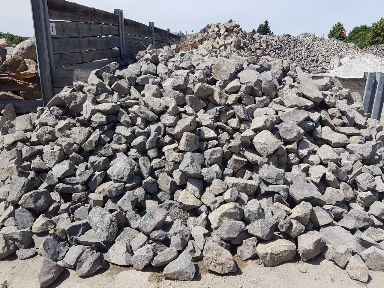 Basalt Böschungssteine 100-400 mm anthrazit-grau Detail 1