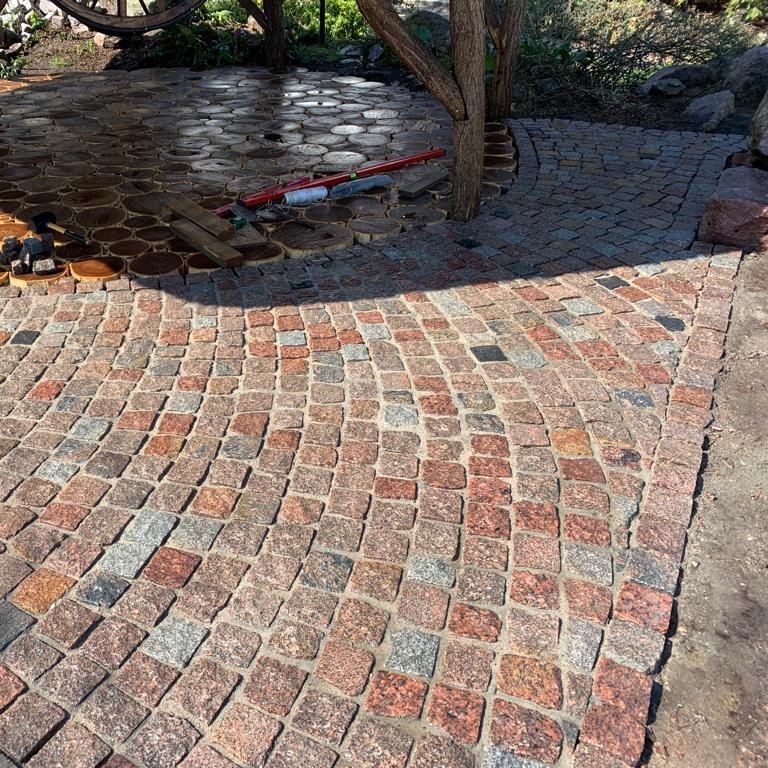 Neues Granit Kleinpflaster 8-11cm rötlich-bunt