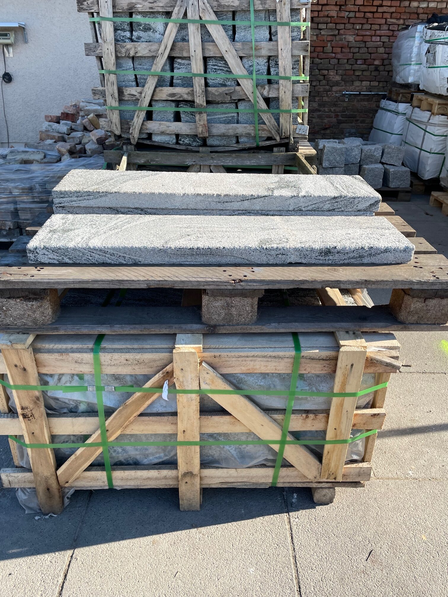 Gneis Abdeckplatte Himalaya 100x24x5 cm silbergrau-liniert RESTPOSTEN Gneis Abdeckplatte Himalaya 100x24x5 cm silbergrau-liniert RESTPOSTEN