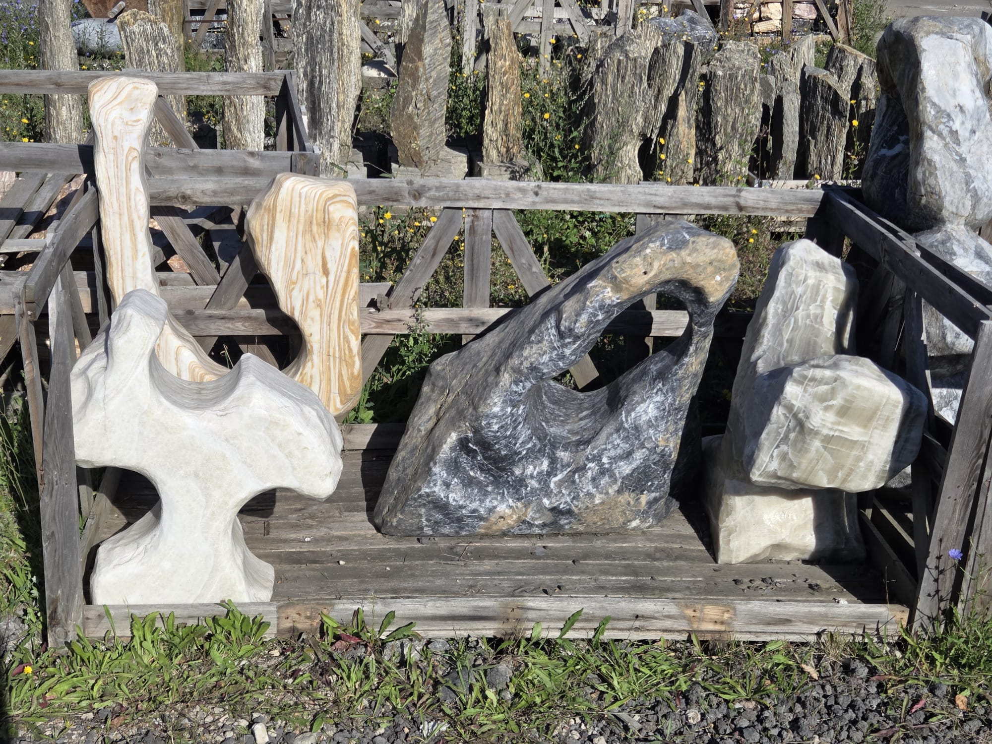 Zierfindling Old Giants bunt Einzelstücke zwischen 150 und 450 kg Zierfindling Old Giants bunt Einzelstücke zwischen 150 und 450 kg