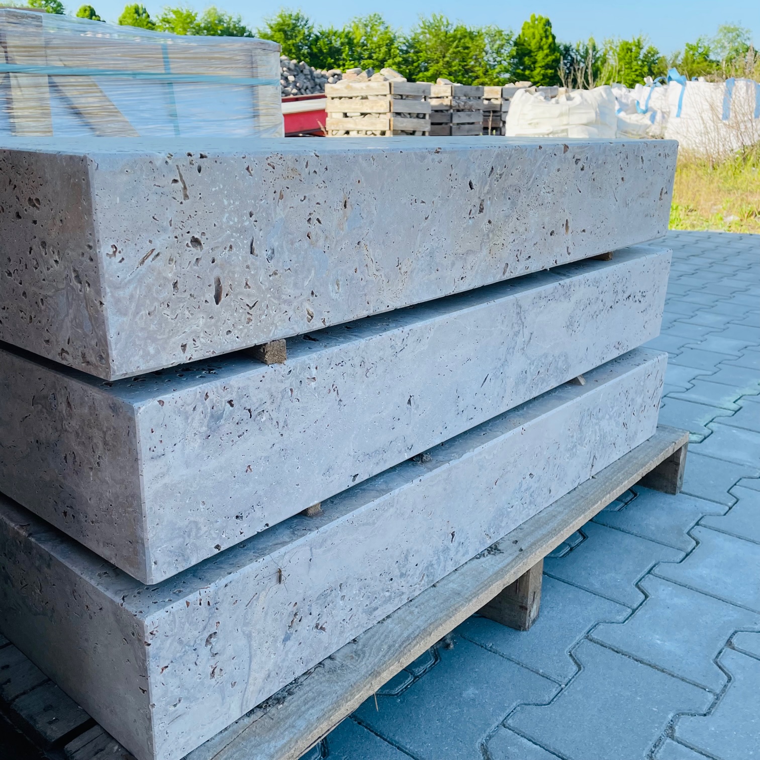 Travertin Blockstufe Mokka 15x35x100 cm hellbraun Detail 4