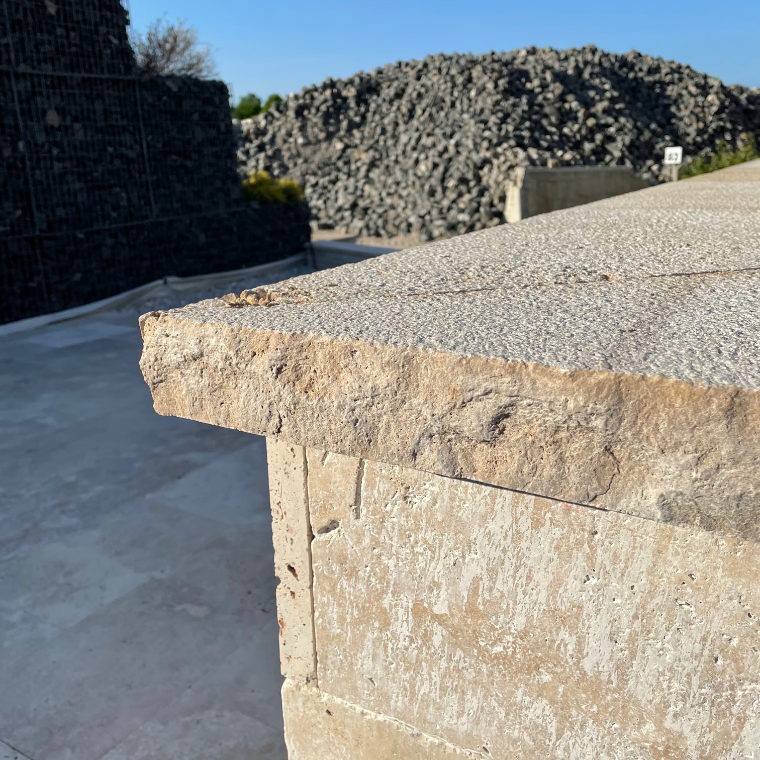 Travertin Abdeckplatte Mokka 6x30x65-100 cm hellbraun Detail 1