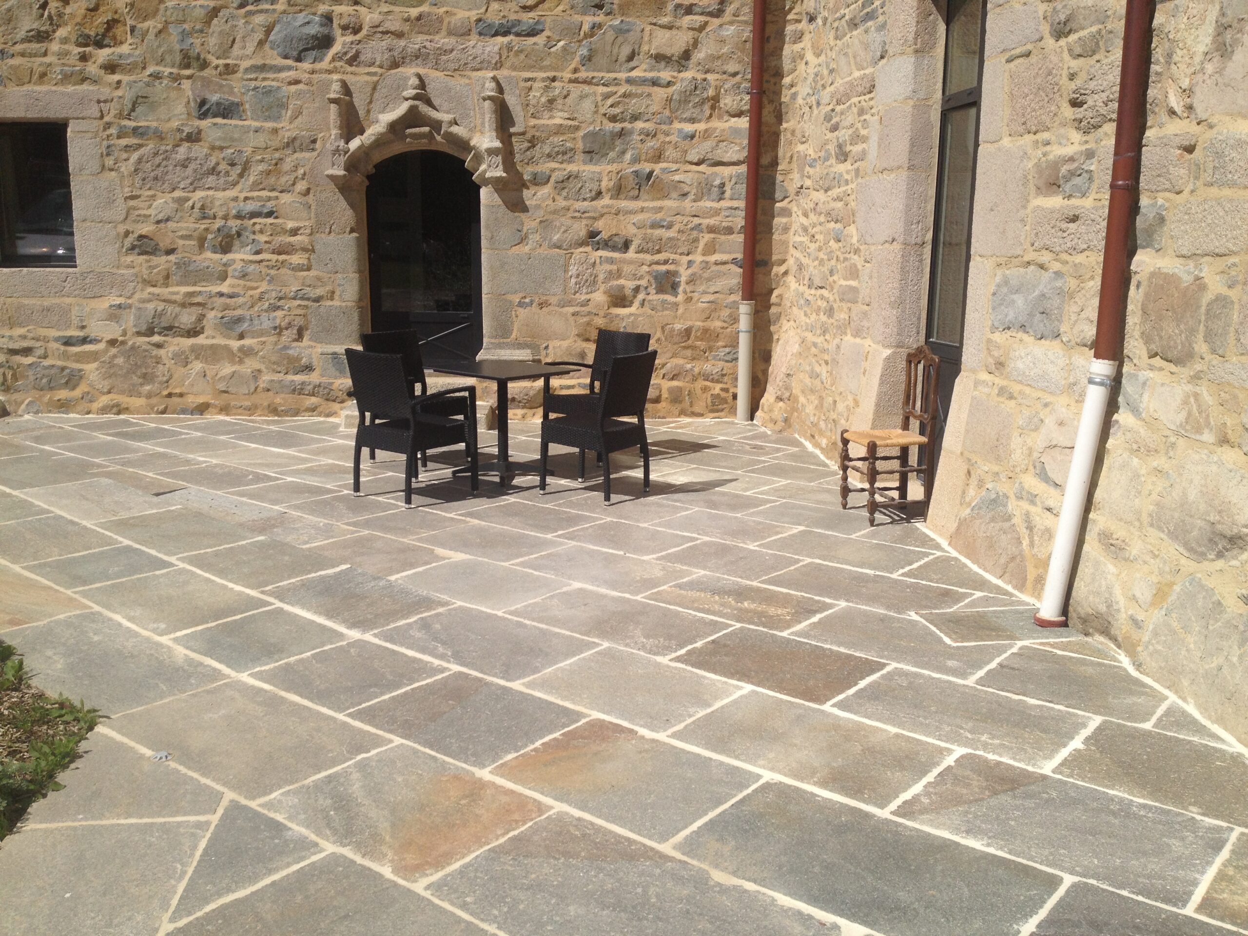 Gneis Terrassenplatte 40 cm Bahnenware grau-gelb Detail 2