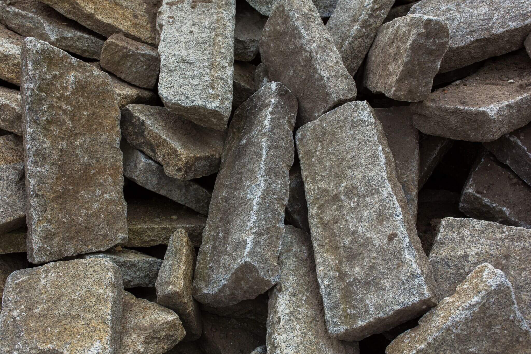 Gebrauchter Granit Bordstein gespalten Gebrauchter Granit Bordstein gespalten