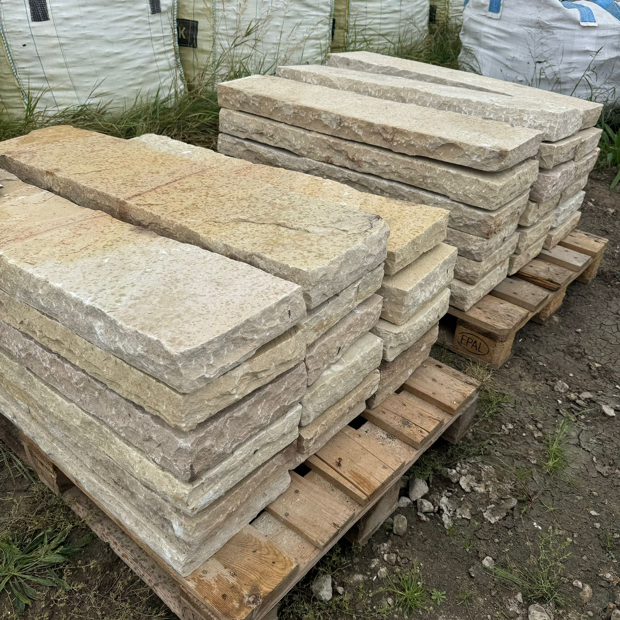 Quarz-Sand Kantenstein 7-9x20x100 cm mint-grün-gelb Detail 4