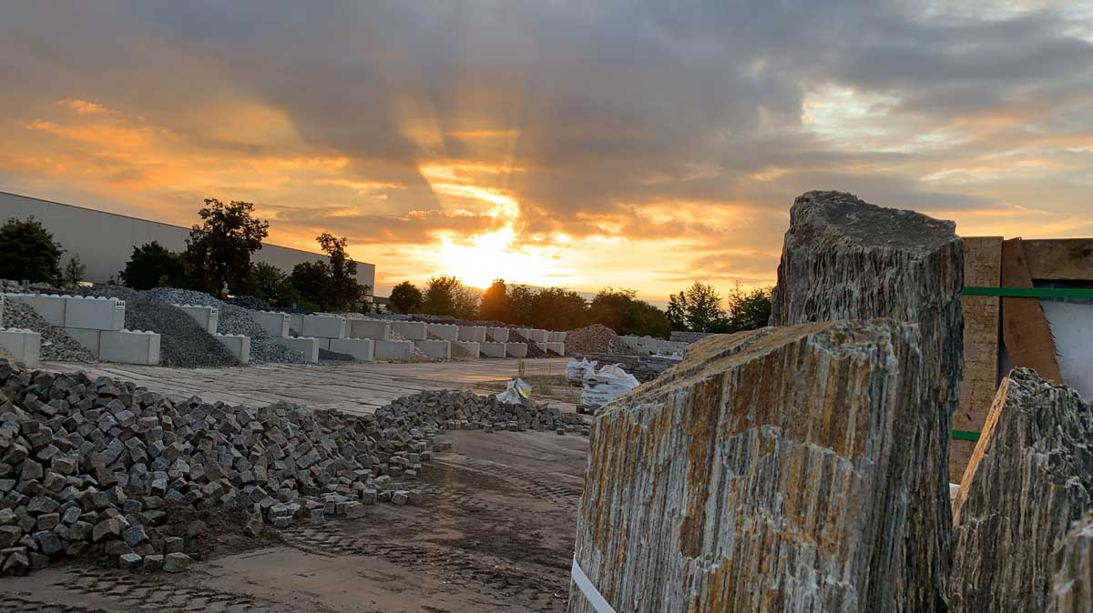Sonnenaufgang im Steinpark