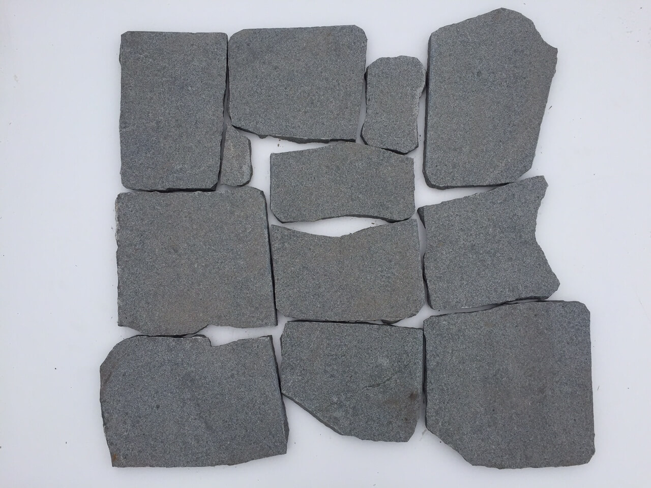 Granit Polygonalplatte dunkelgrau 1