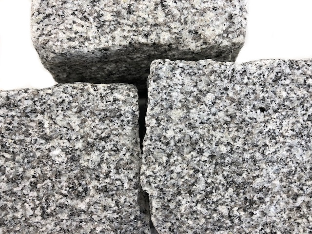 granit-kleinpflaster-neuware-8-11cm-gespalten-hellgrau-boxA10 (2)