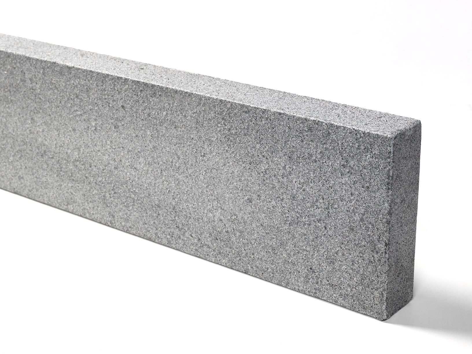 Granit Edelkantenstein 6x20x100 cm dunkelgrau allseitig gesägt