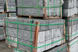 Granit Leistenstein 8×30 cm grau allseitig gesägt & obere Längskante geflammt