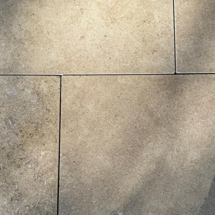 mansura-kalkstein-terrassenplatte-getrommelt