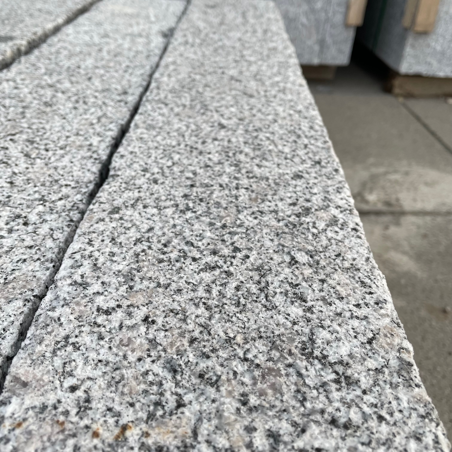 granit-palisade-12-12-150-gestockt-gespalten-2