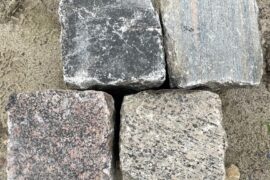 Gebrauchtes Granit Großpflaster 20-30 cm Reihenpflaster rot-bunt