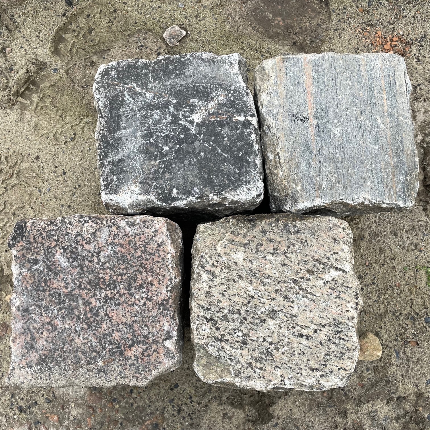 Gebrauchtes Granit Großpflaster 20-30 cm Reihenpflaster rot-bunt