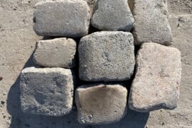Gebrauchtes Granit Großpflaster bunt teils regelmäßig, teils unregelmäßig