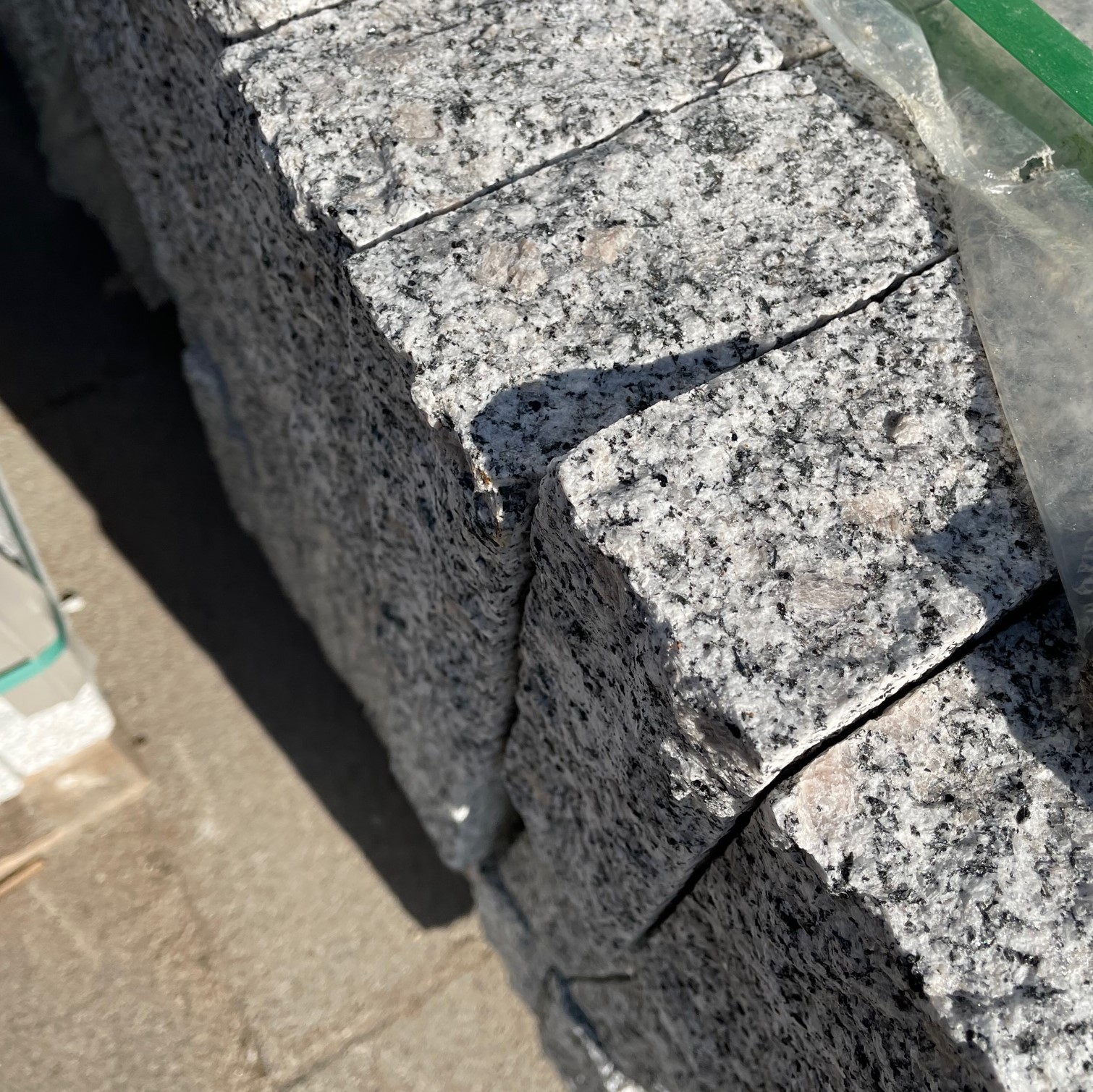 granit-kantenstein-6-20-100-2-seitig-gestockt-1