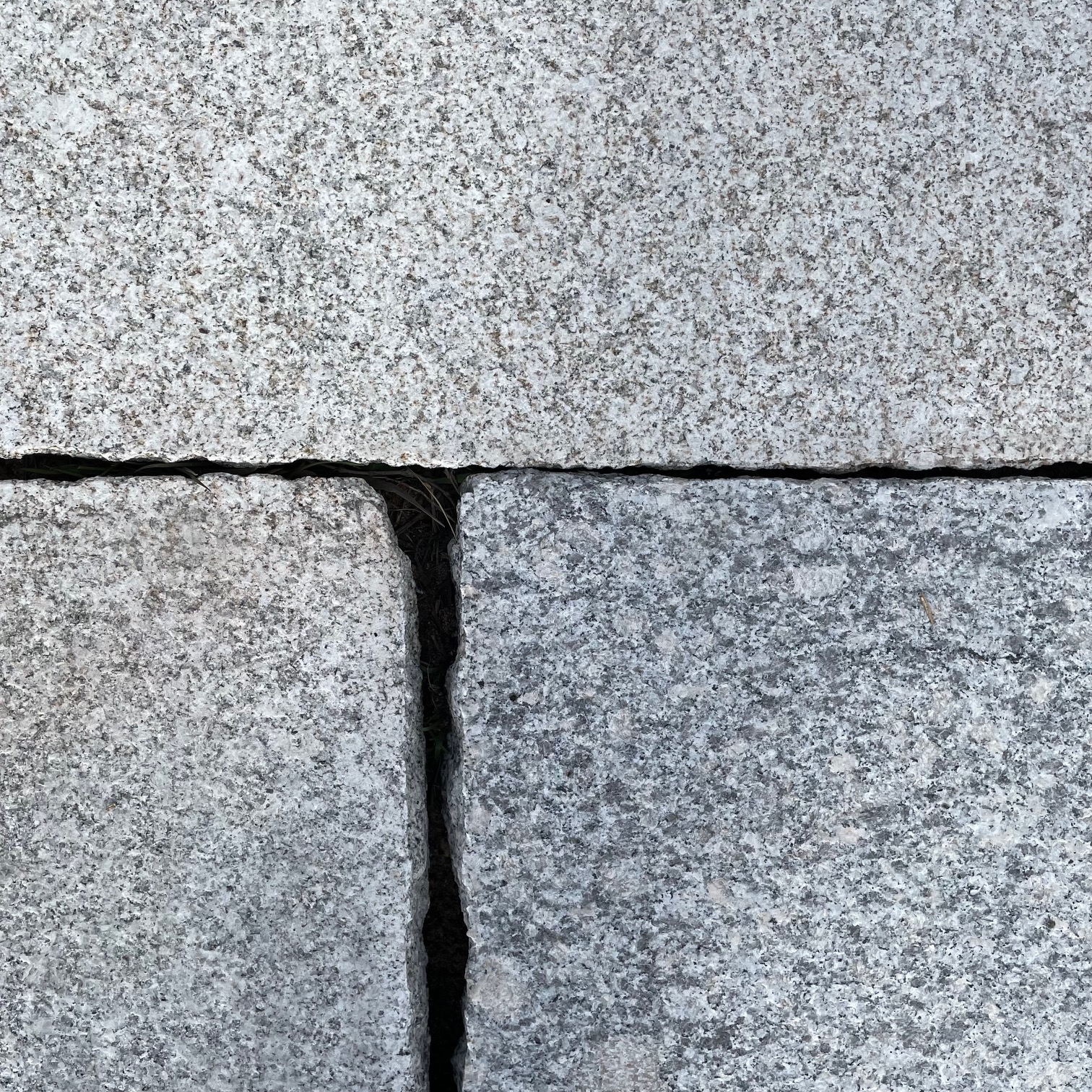 Granit-terrassenplatte-oldschool-40er-Bahnenware-2